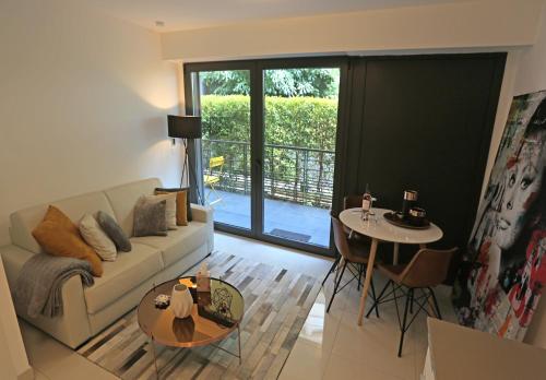 NEW Modern 1BR Apt/Terrace/Parking/Beside Beach