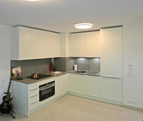 NEW Modern 1BR Apt/Terrace/Parking/Beside Beach