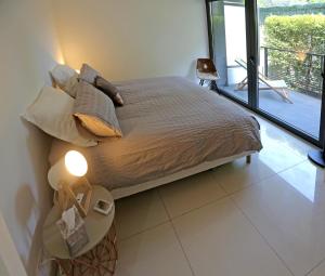 NEW Modern 1BR Apt/Terrace/Parking/Beside Beach