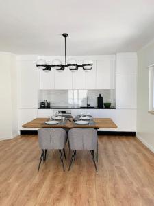 NEW! Modern apartment by the ocean