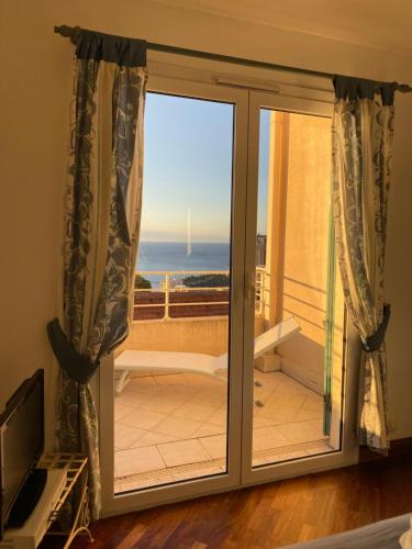 New Monaco Penthouse Stunning sea view
