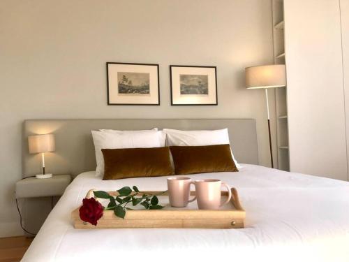 NEW!Porto´s elegant apart. w balcony by the square