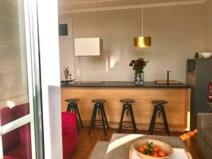 NEW!Porto´s elegant apart. w balcony by the square