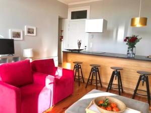 NEW!Porto´s elegant apart. w balcony by the square