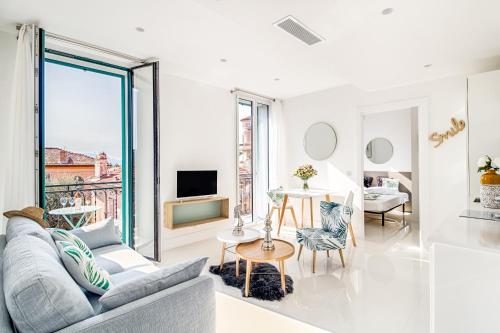 NEW ! SEA VIEW Design + Balcony 203