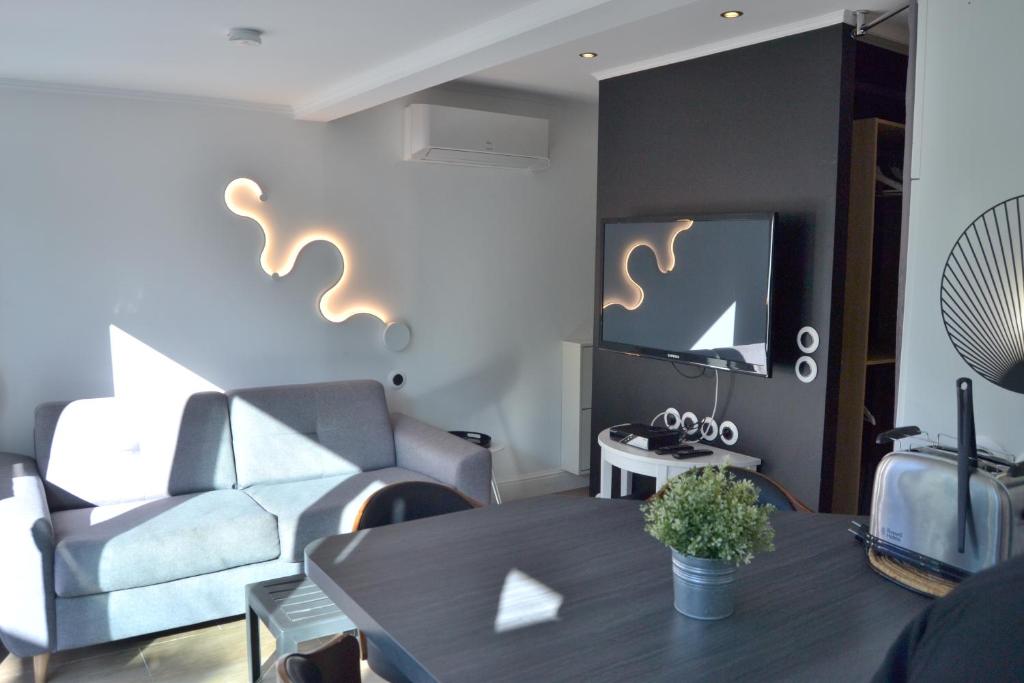 Newly redecorated 2-bed ski-in ski-out family apartment 74300 Flaine