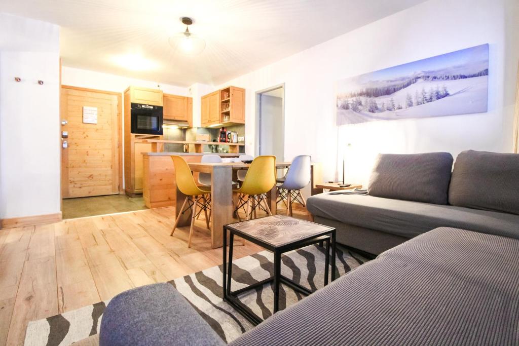 Newly redecorated 2-bed ski-in ski-out family apartment Terrasses d'Eos, 74300 Flaine