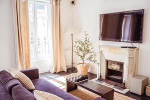 Newly Remodeled Spacious 2Bed APT with Elevator - Mobility Lease Only - Minimum 1 Month