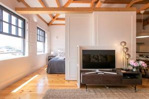 Newly Renovated Cozy Central Loft w/ AC by LovelyStay