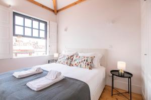 Appartement Newly Renovated Cozy Central Loft w/ AC by LovelyStay 89 Rua das Flores 4.1 4050-266 Porto Région Nord