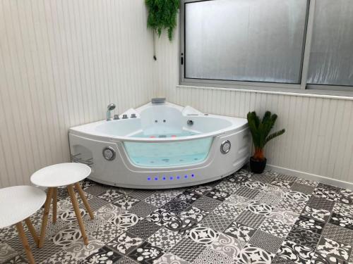 NG SuiteHome Balnéo I Netflix I Lanester I Lorient