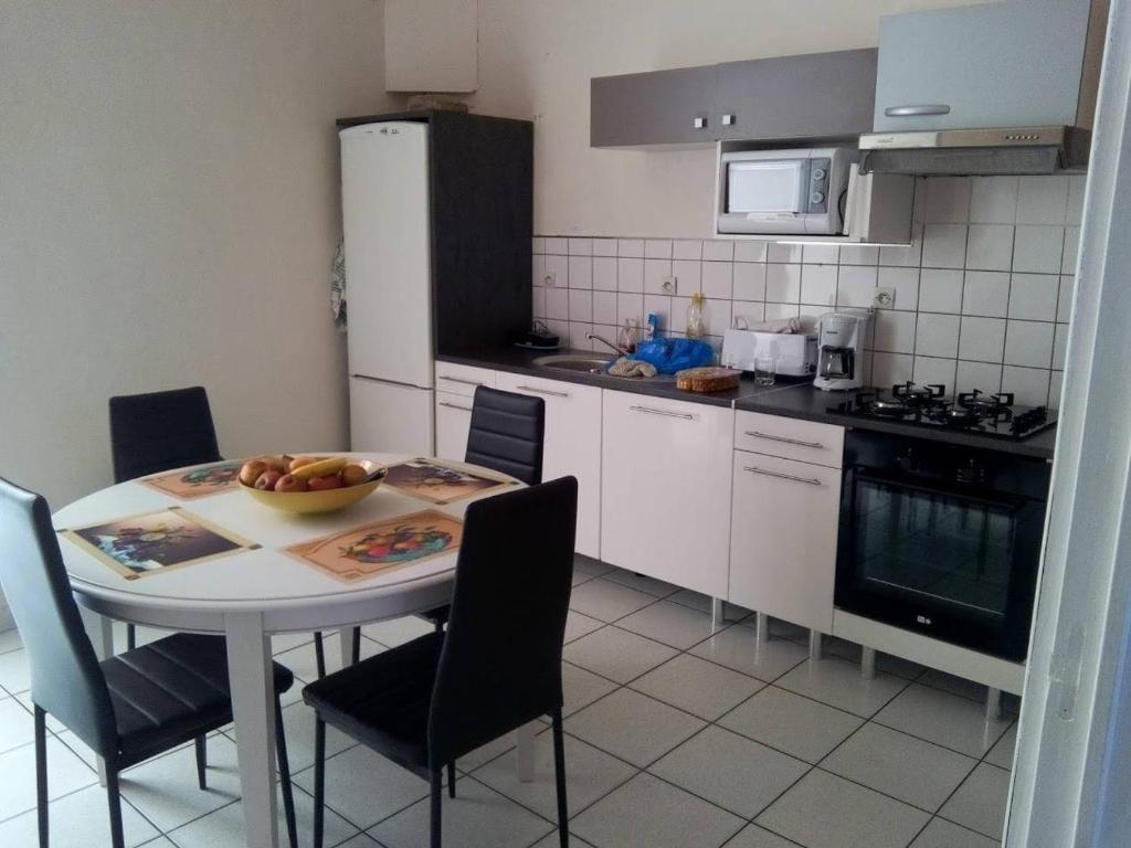 Nice 1 Bedroom downtown Carré d'Or with garage