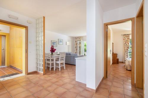 Nice 2 bedroom apartment groundfloor swimming pool