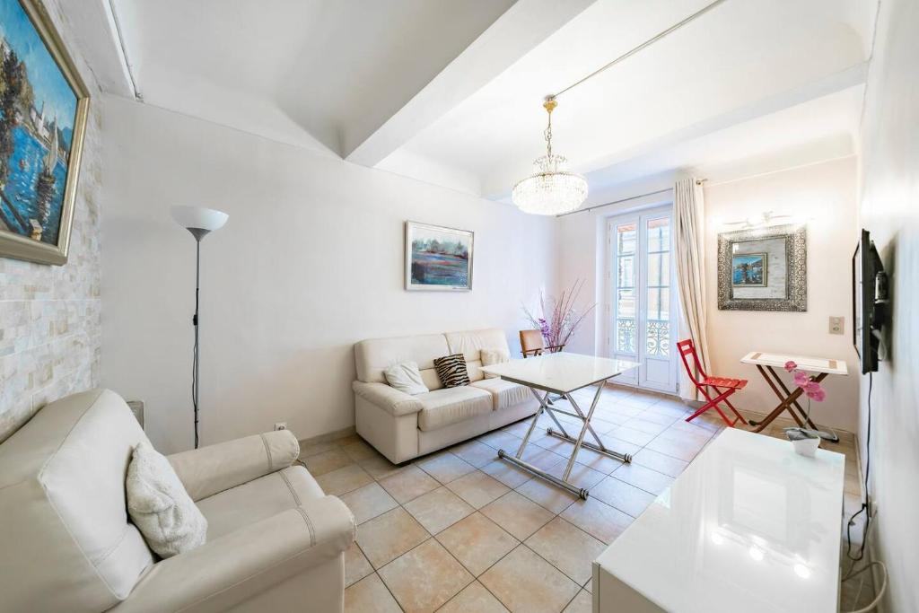 Appartement Nice 2 bedroom near the Palais des Festivals 19 Rue Jean de Riouffe 06400 Cannes