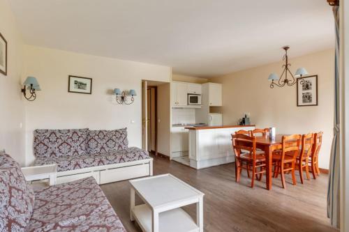 Nice 2-br in a luxury residence with swimming-pool in Deauville - Welkeys