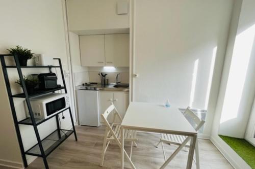 Nice 20m With small balcony In vannes!