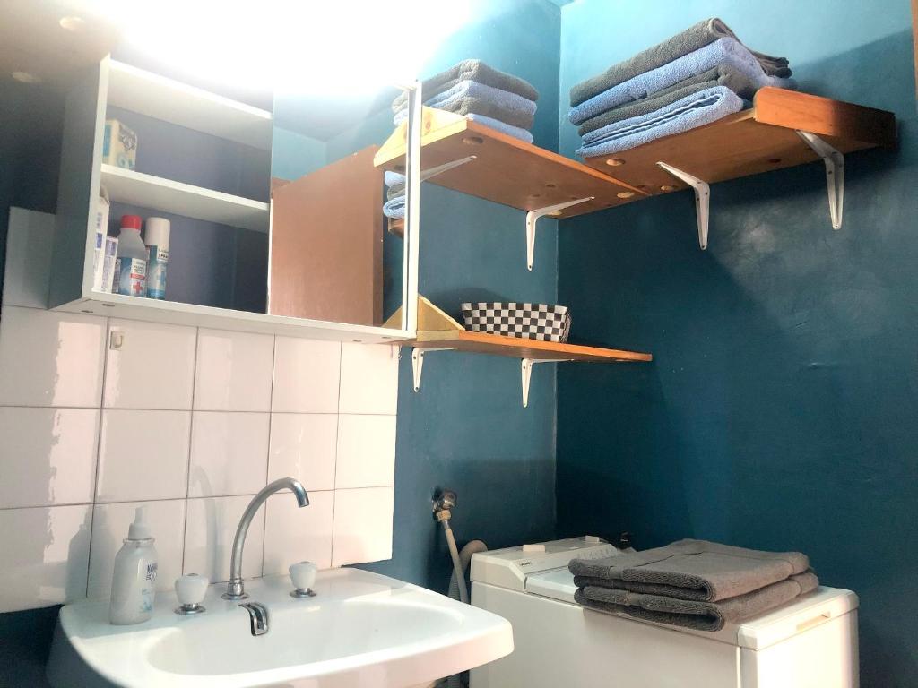 Nice 22m with Loggia near the sea