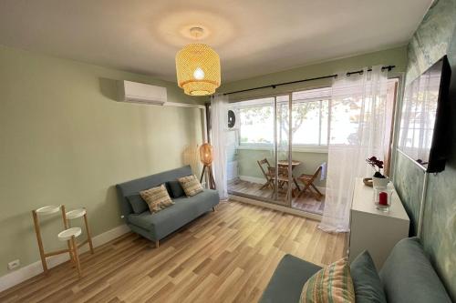 Nice 22m with Loggia near the sea