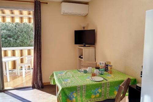 Nice 28m ideal for a golf stay!