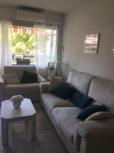Nice 36 m with balcony and pool near beaches