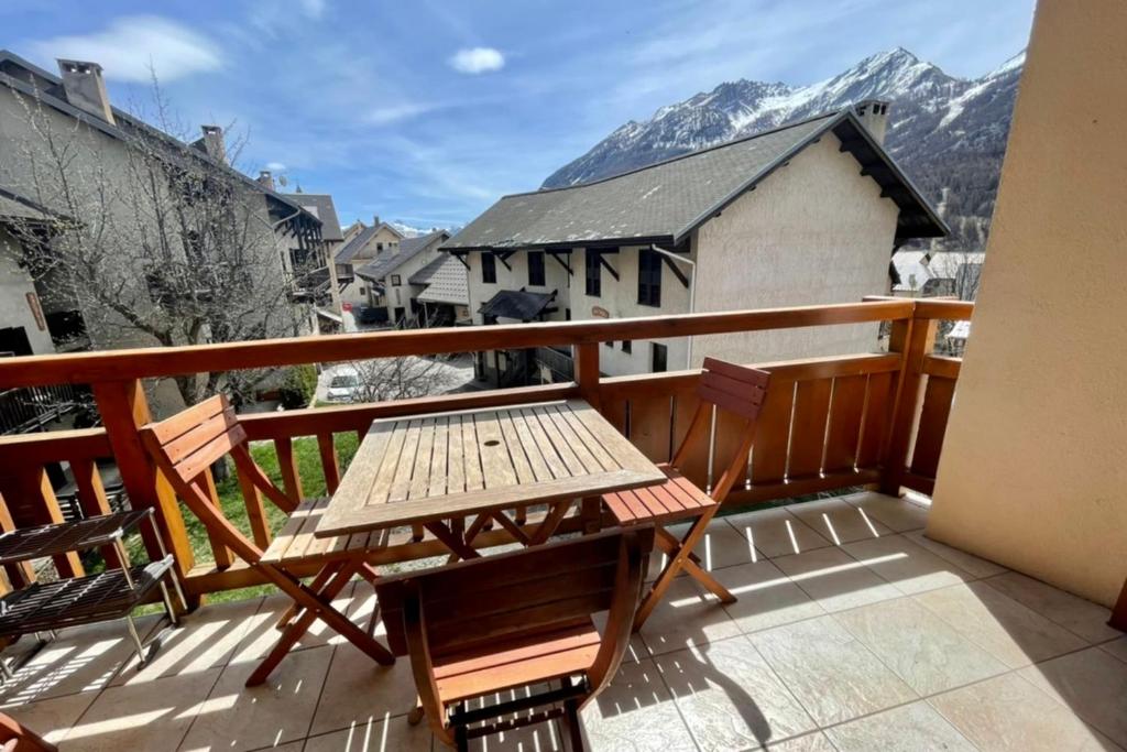 Appartement Nice 36 M2 With Wifi Balcon View On The Mountain 52 Route de Grenoble 05220 Le Monêtier-les-Bains