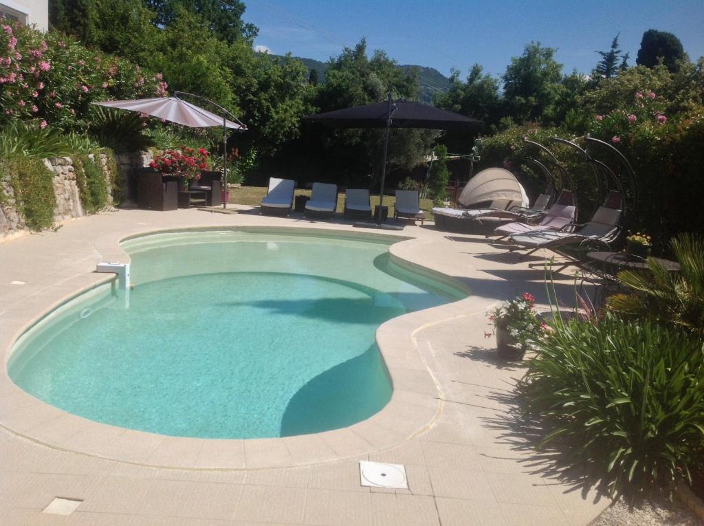 Nice 40m With Wifi Balcon Near The City