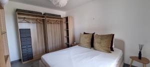Nice 40m With Wifi Balcon Near The City