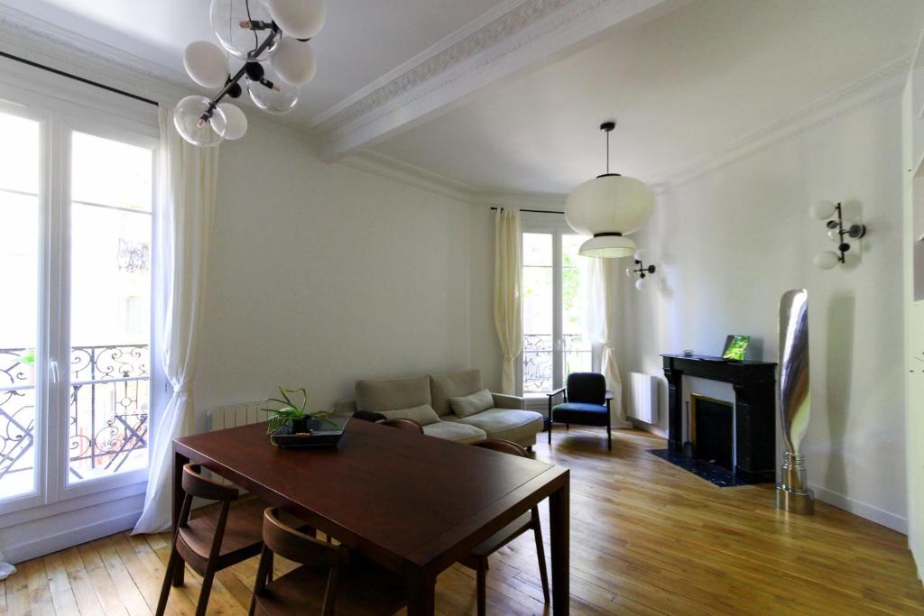 Appartement Nice 43m with balcony in the heart of Paris 10 Rue Chanzy 75011 Paris