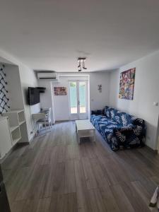 Nice 43m with garden near the Old Port