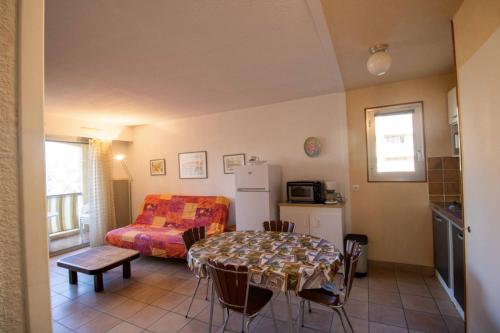Nice 45m with terrace in Fréjus