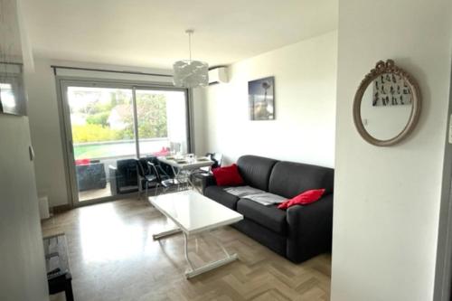 Nice 50m with terrace 12m2 - 8min from the beach