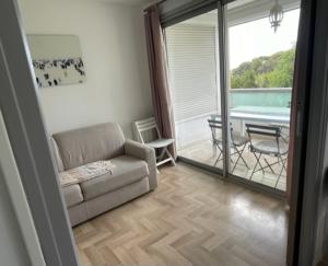 Nice 50m with terrace 12m2 - 8min from the beach