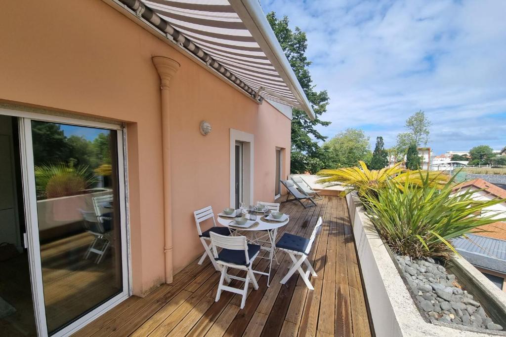 Nice 63 M With Terrace And Pool In Biarritz 3 Boulevard Mayol de Senillosa, 64200 Biarritz