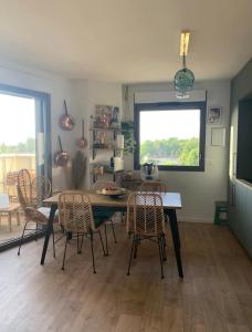 Nice 64 m with balcony near the train station
