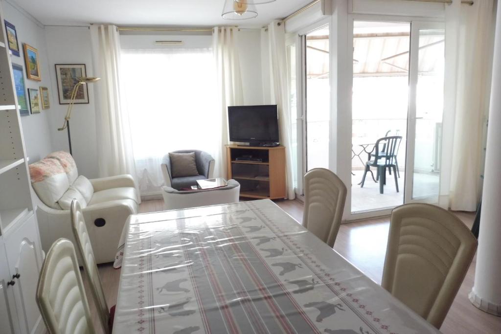 Appartement Nice 64m with a side view of the sea 124 Rue Victor Raybaud 83600 Fréjus