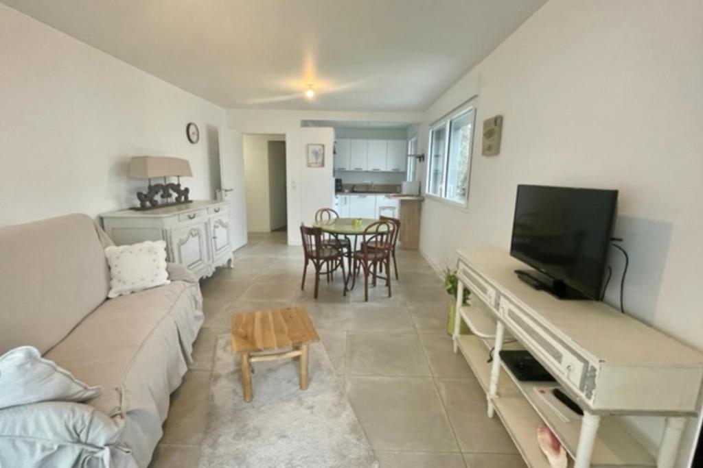 Appartement Nice 66m with terrace in La Rochelle 8 Rue Maurice Ravel 17000 La Rochelle