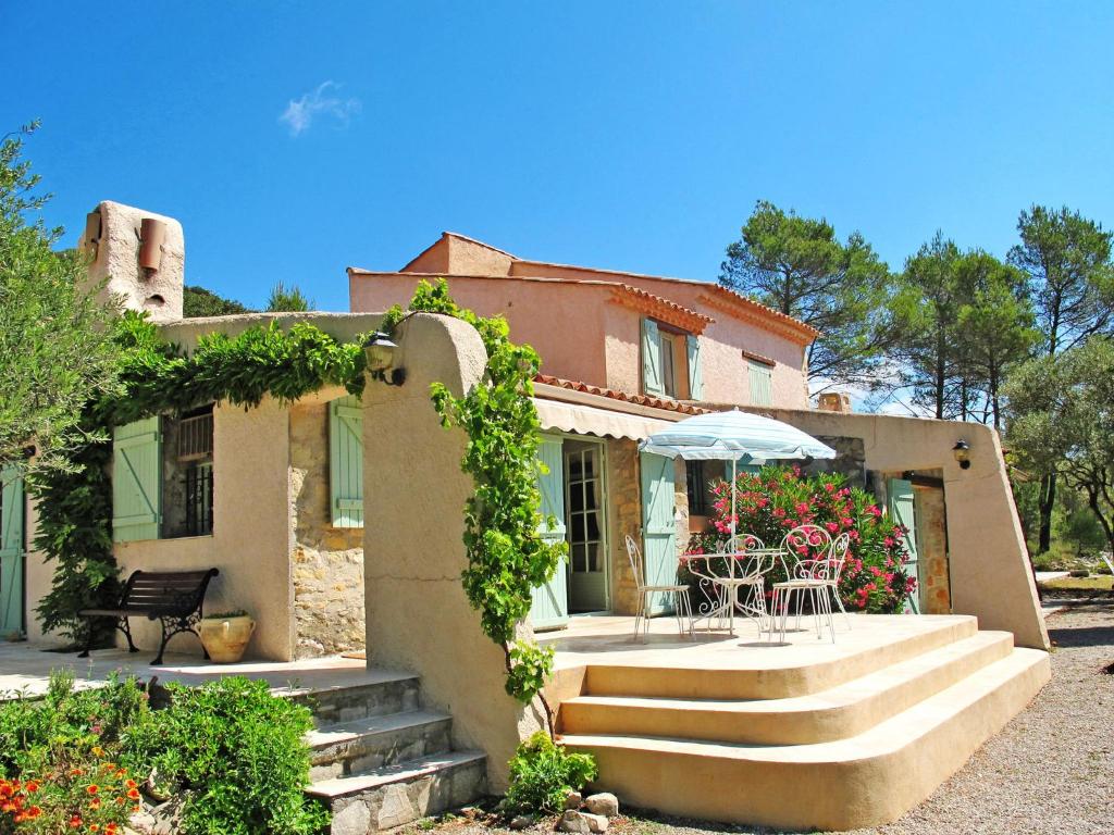 Nice 72 m comfortable and decorated with balcony