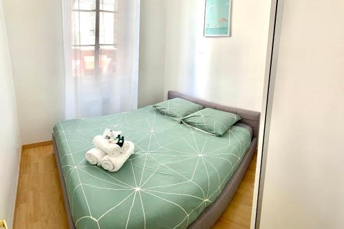 Nice And Bright 50 M With Terrace Near The Sea