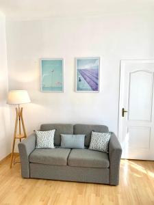 Nice And Bright 50 M With Terrace Near The Sea