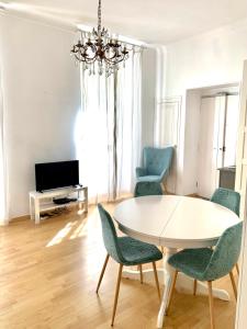 Nice And Bright 50 M With Terrace Near The Sea