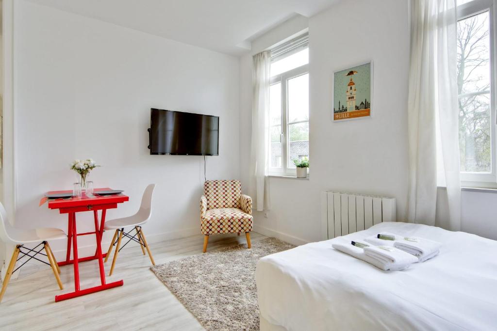 Appartement Nice and calm studio in Lille-Europe nearby the Old City - Welkeys 55 A rue du Faubourg de Roubaix 59800 Lille
