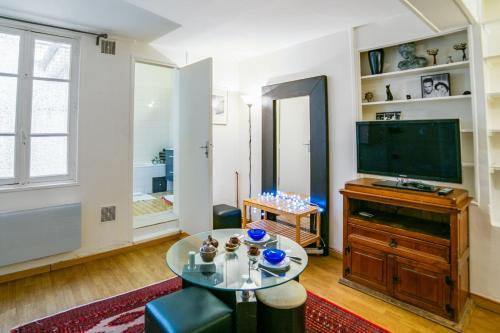 Nice and calm studio nearby Alesia at the heart of Paris - Welkeys