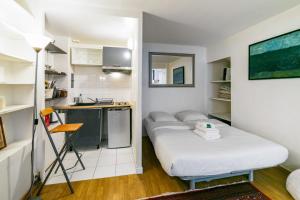 Nice and calm studio nearby Alesia at the heart of Paris - Welkeys