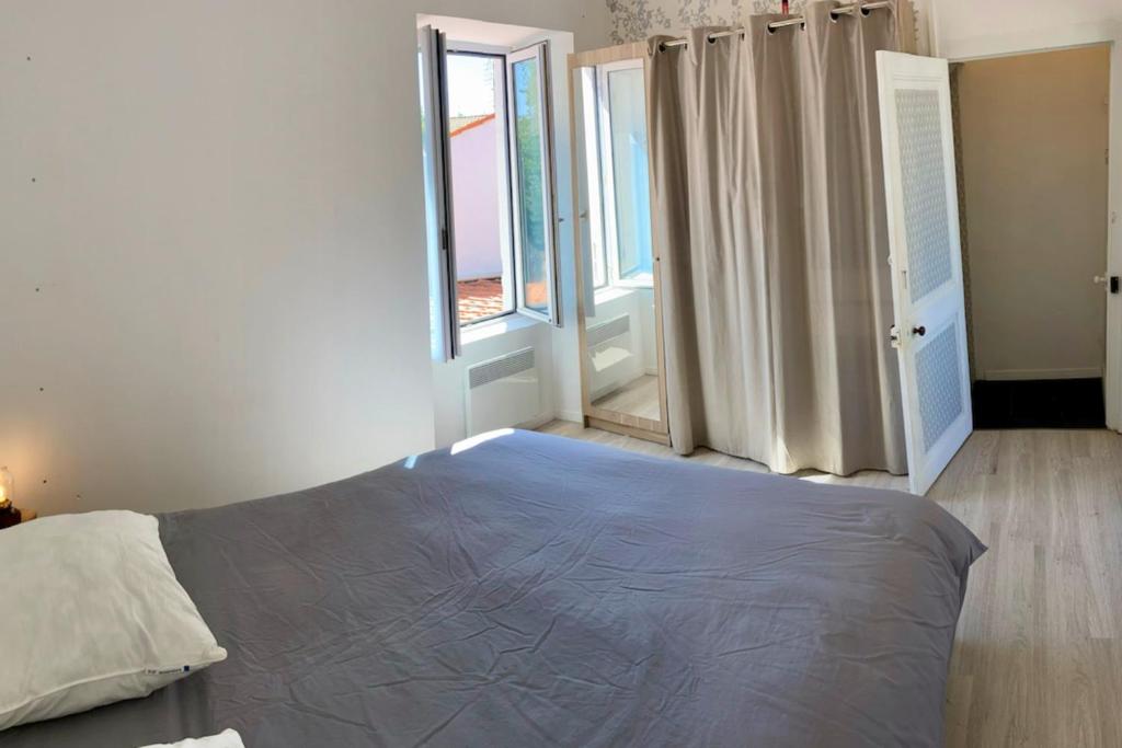 Appartement Nice And Comfortable 23m Near The Old Port 41 Rue St Jean du Pérot 17000 La Rochelle