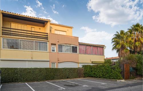 Nice apartment in AGDE with 1 Bedrooms, Outdoor swimming pool and WiFi