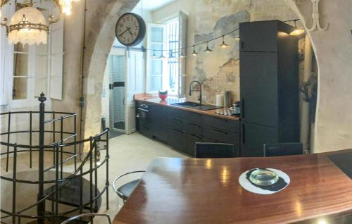 Nice apartment in Avignon with WiFi and 1 Bedrooms