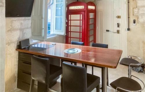 Nice apartment in Avignon with WiFi and 1 Bedrooms