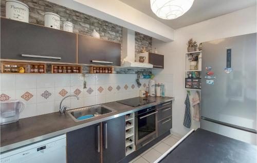 Nice apartment in Balaruc-les-Bains with 1 Bedrooms and WiFi