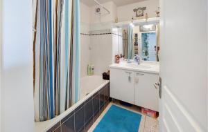 Nice apartment in Balaruc-les-Bains with 1 Bedrooms and WiFi