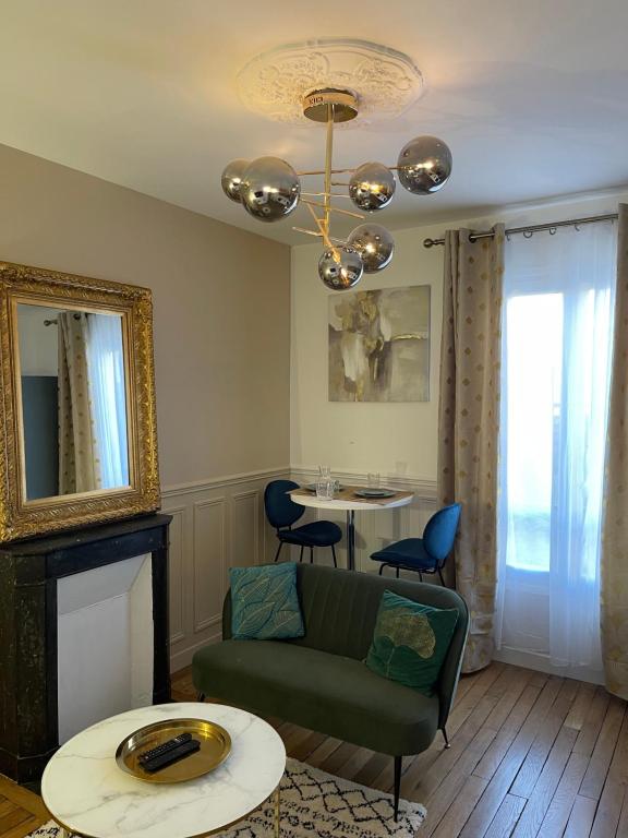 Nice apartment in Beaucaire with WiFi